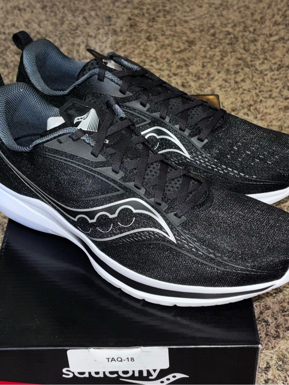Saucony Mens Kinvara 13 S20723-05 Black Running Shoes Sneakers Size 13 New
